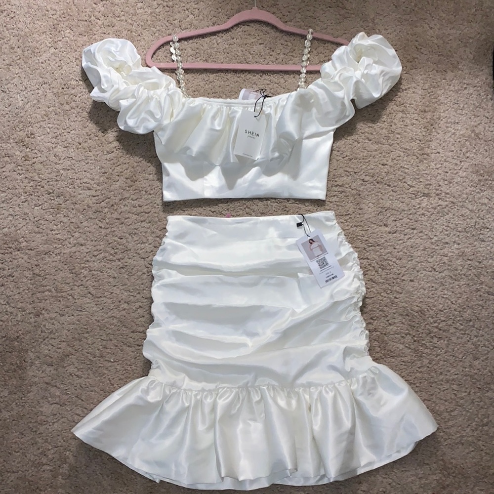 MOTF PREMIUM SATIN CROP‎ TOP & MERMAID SKIRTBRAND NEW SET